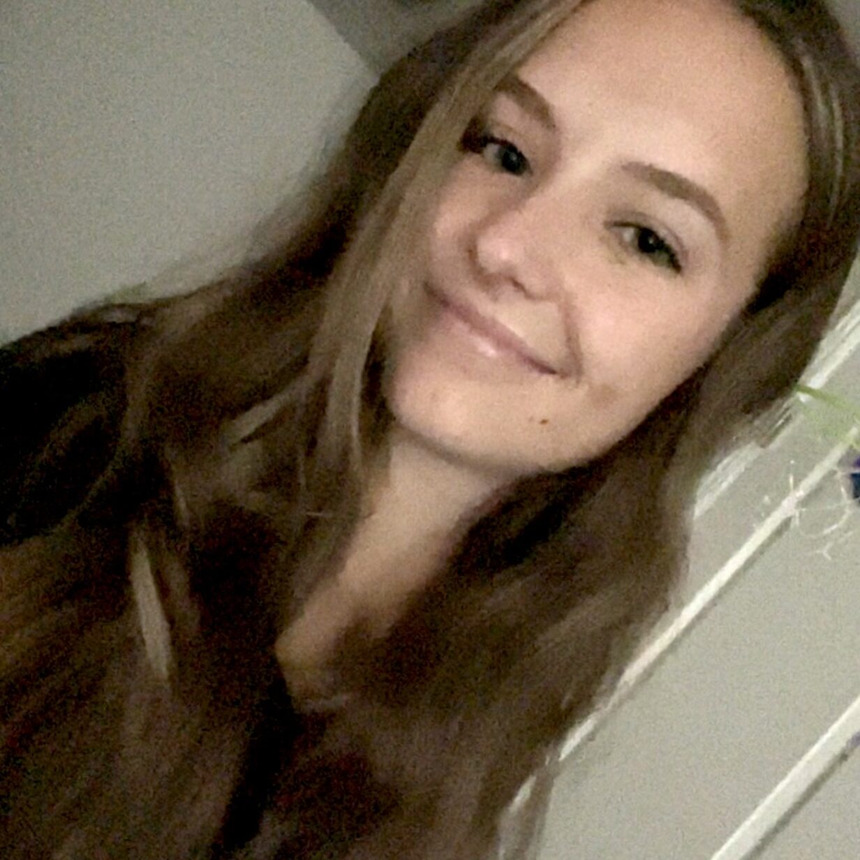 Picture of Alexis with her hair down
